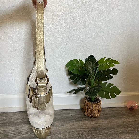 Coach signature monogram canvas gold/white combo - Picture 4 of 7